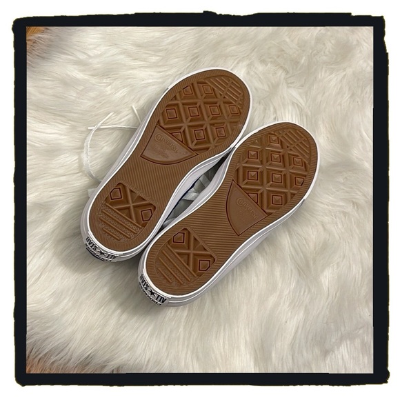 💕NWT Blue Converse Low Top Sneakers💕 - Picture 7 of 9